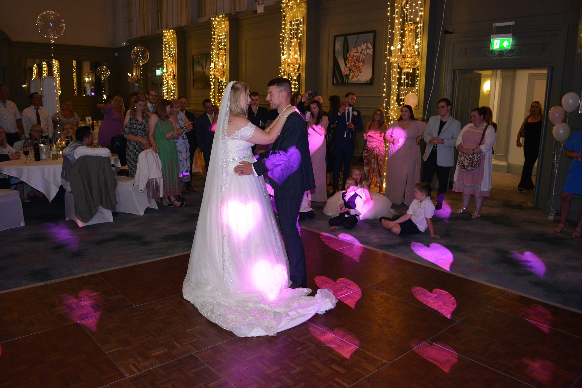 DSC_0269 Wedding car and bride and groom